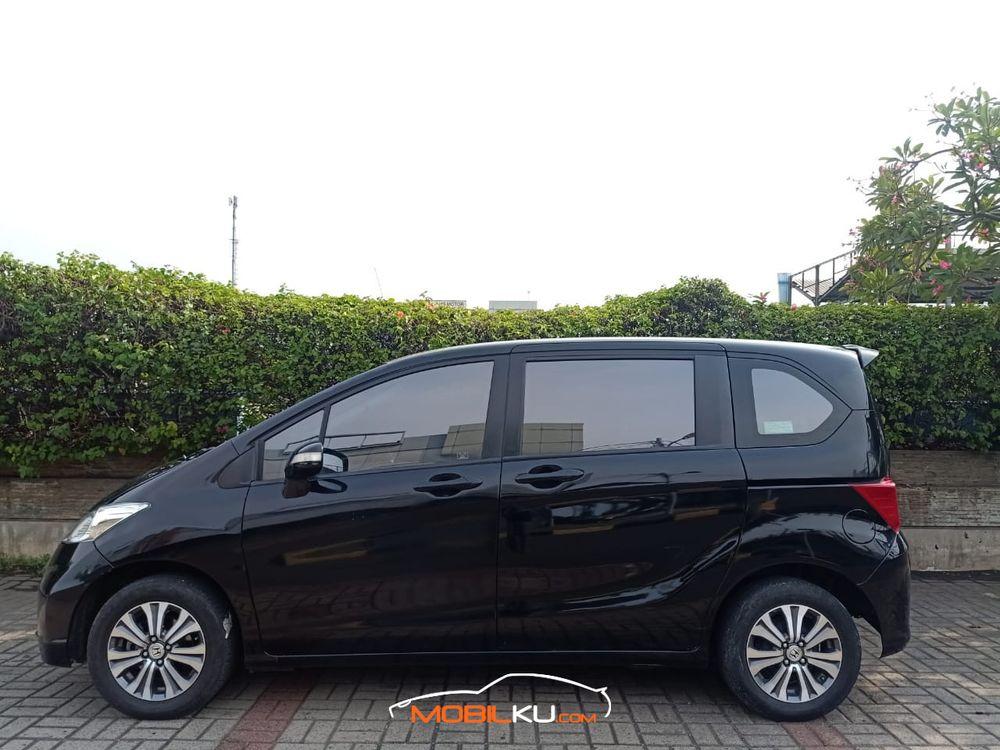 Mobil Honda Freed 2013