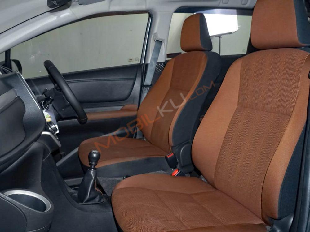 Mobil Toyota Sienta 2016