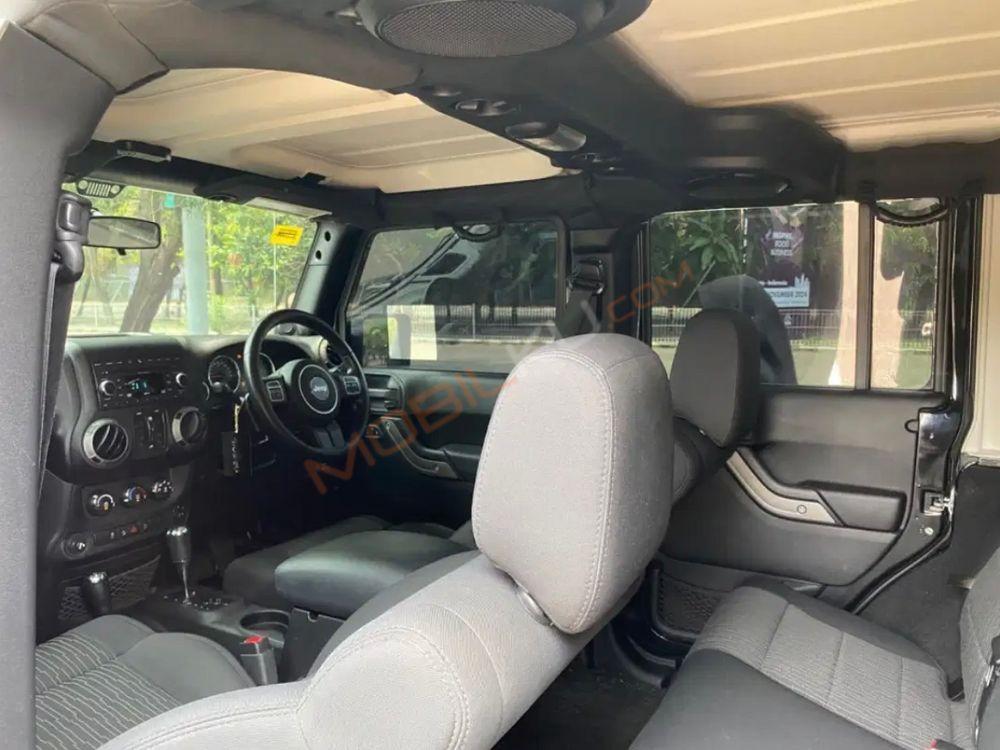 Mobil Jeep Wrangler 2011