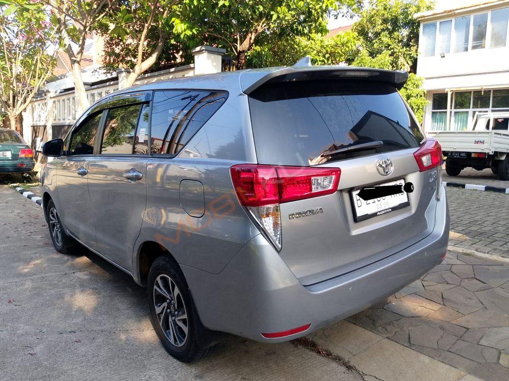 Mobil Toyota Kijang Innova 2024