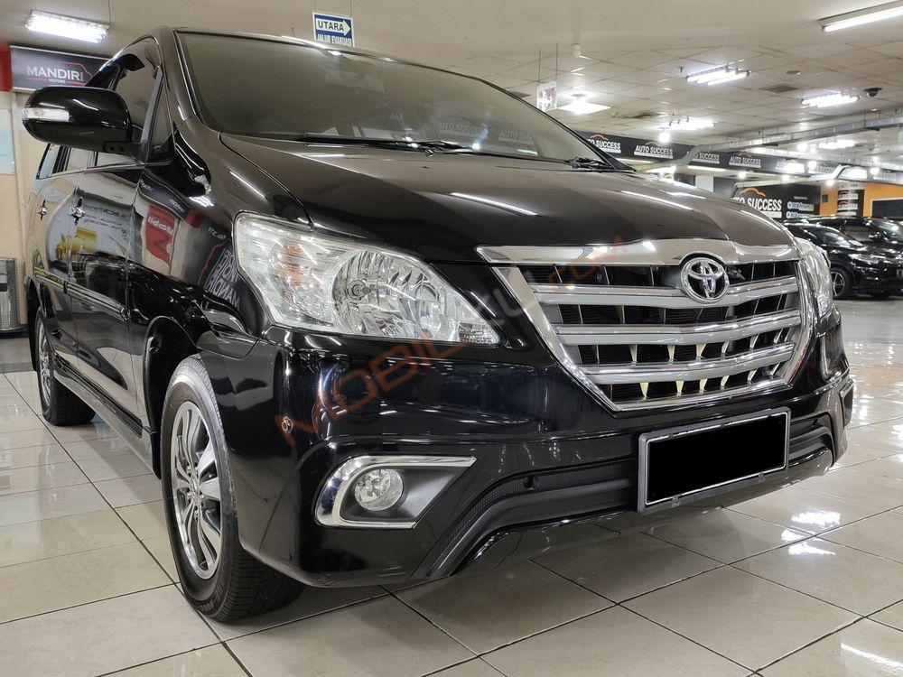 Mobil Toyota Kijang Innova 2015
