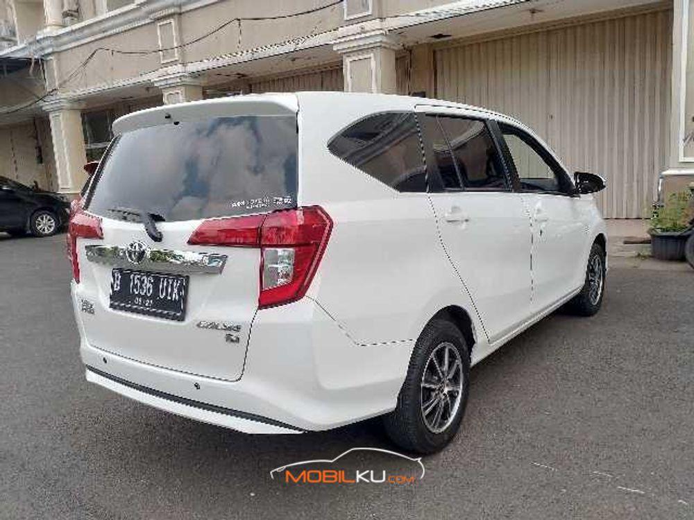 Mobil Toyota Calya 2016