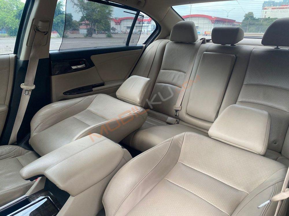 Mobil Honda Accord 2013