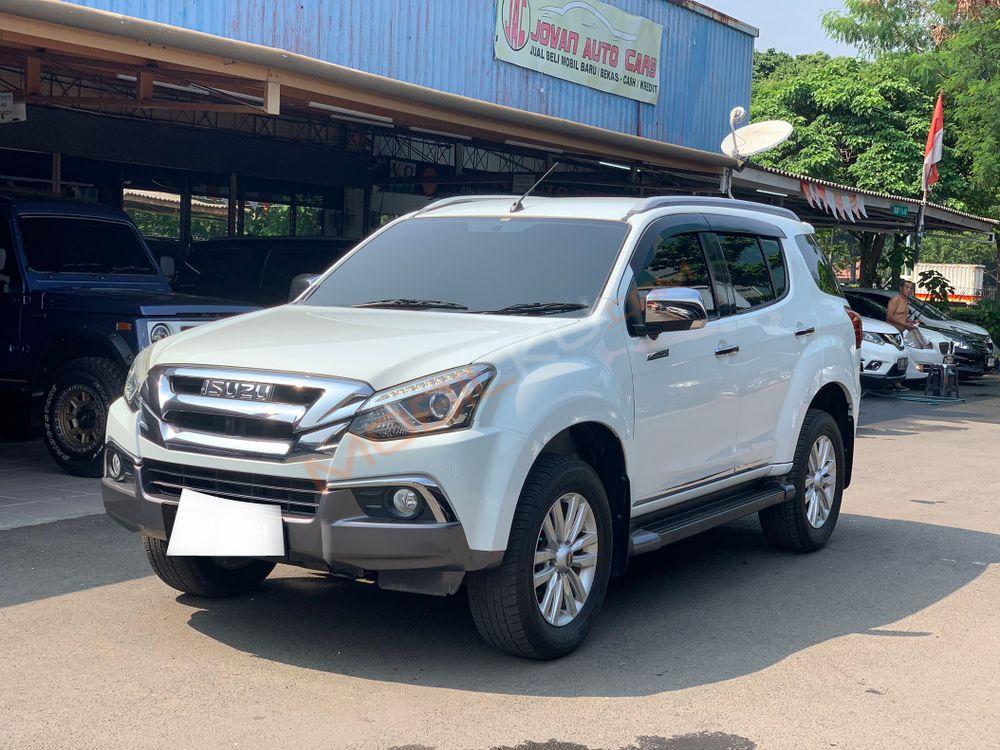 Mobil Isuzu MU-X 2017