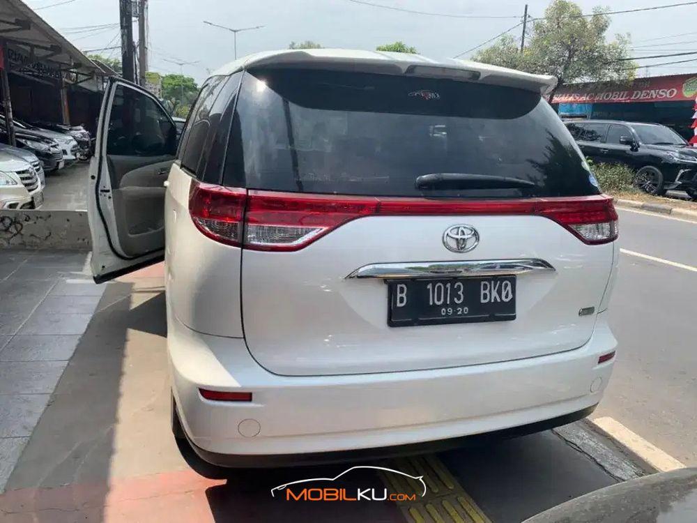 Mobil Toyota Estima 2009