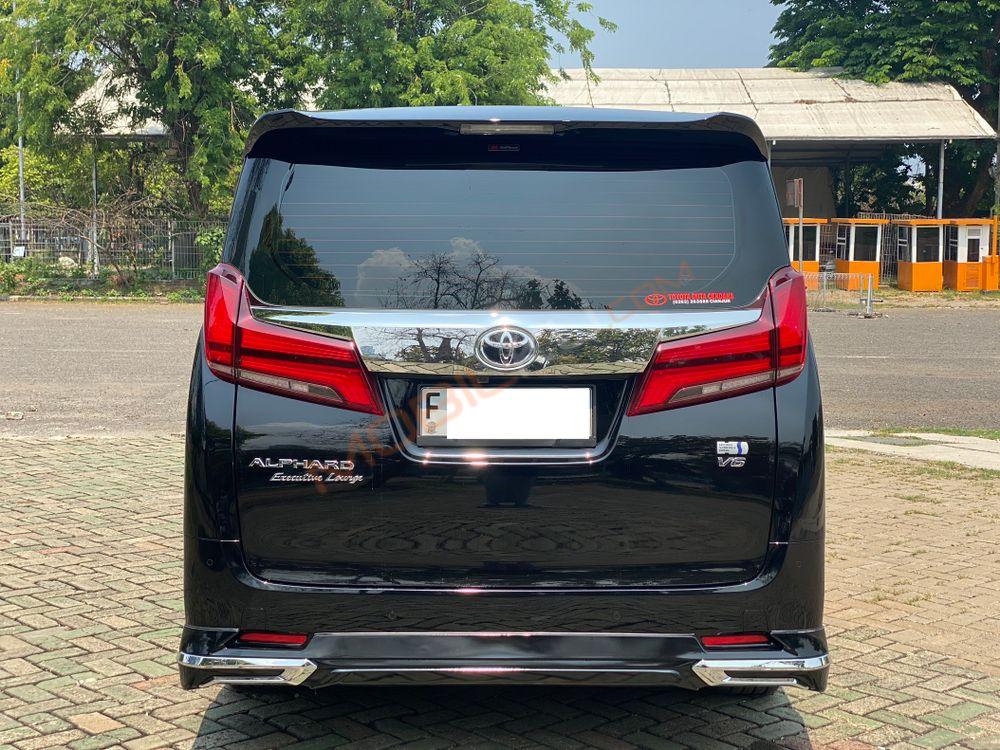 Mobil Toyota Alphard 2023