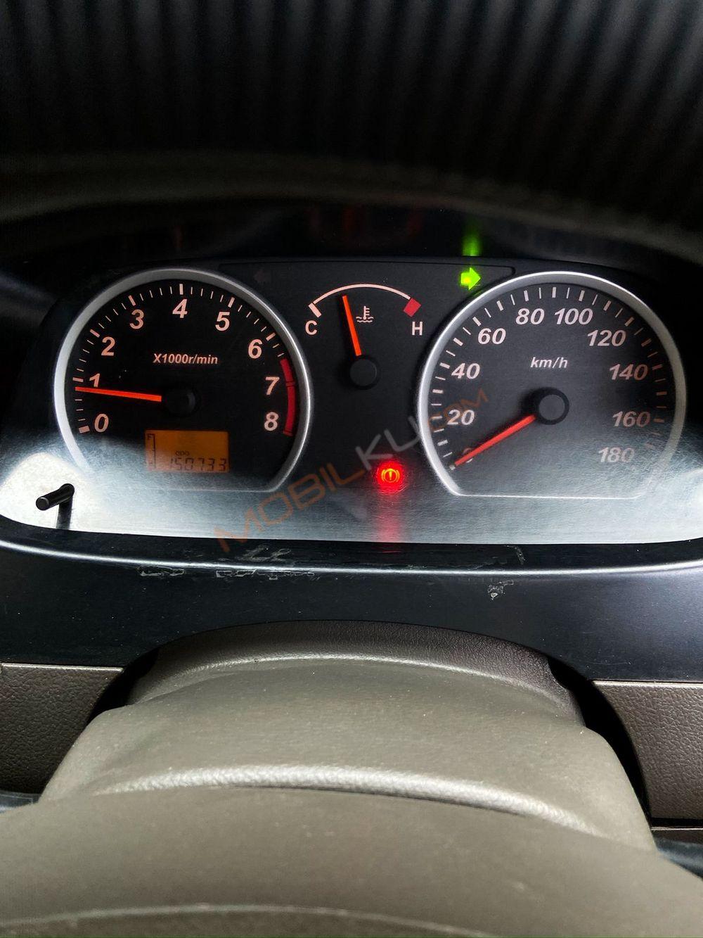 Mobil Daihatsu Luxio 2012