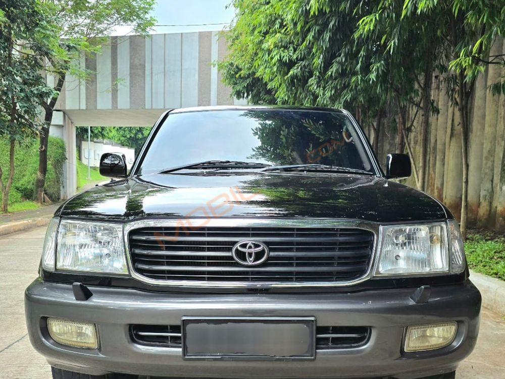 Mobil Toyota Land Cruiser 2002