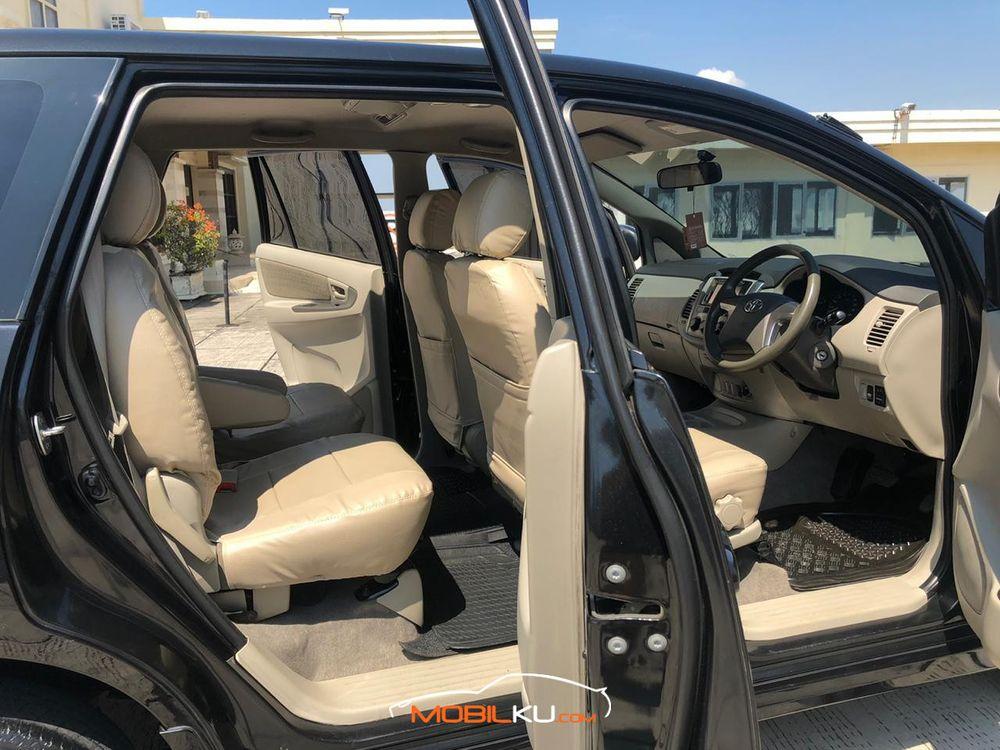 Mobil Toyota Kijang Innova 2014