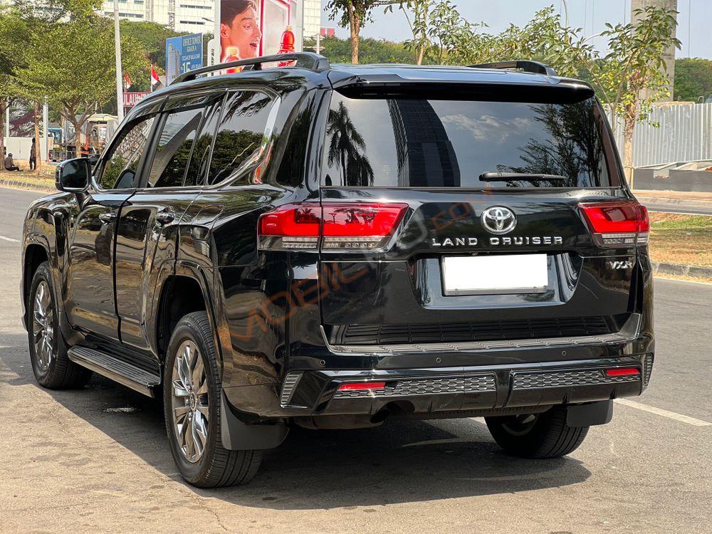 Mobil Toyota Land Cruiser 2023