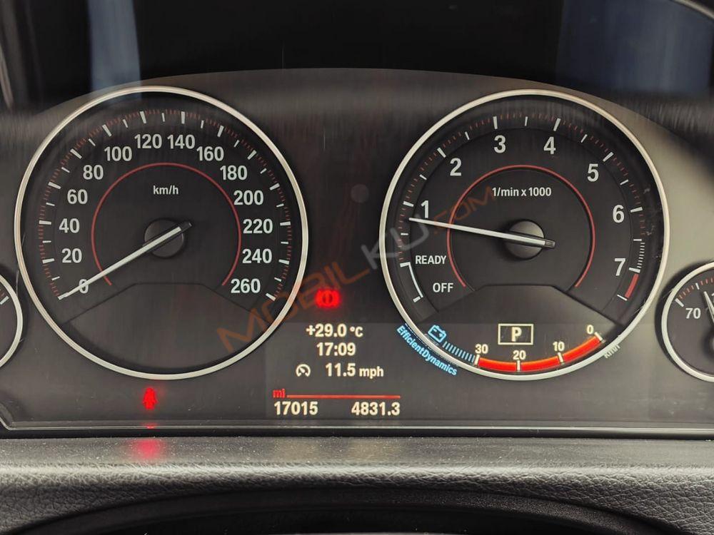 Mobil BMW 3 Series 2015