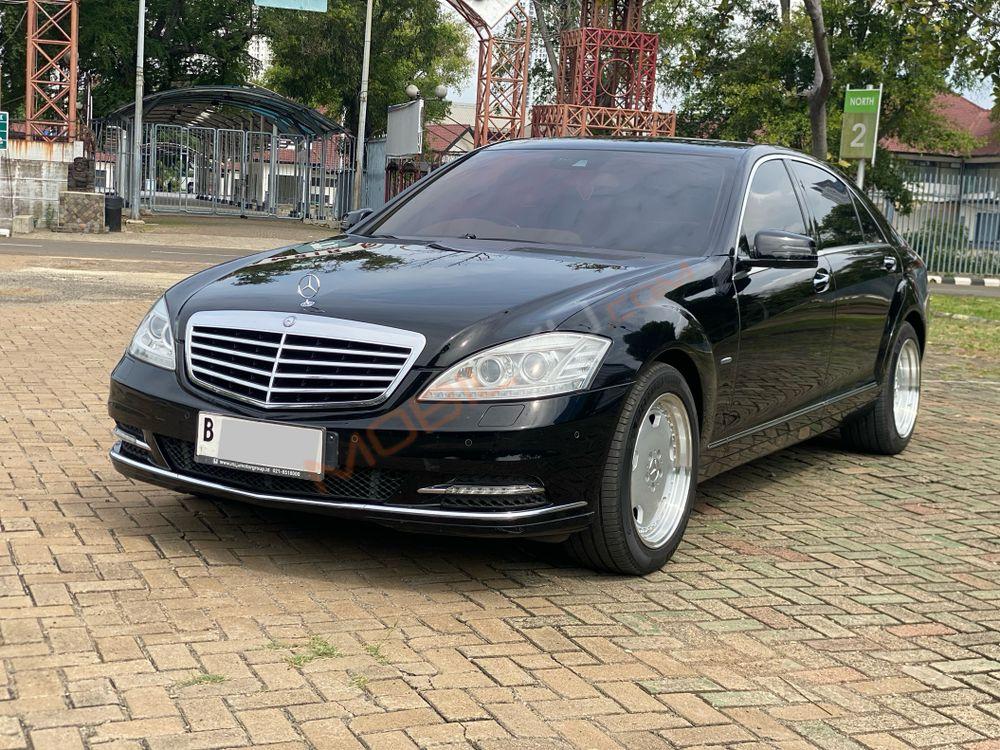 Mobil Mercedes-Benz S-Class 2011