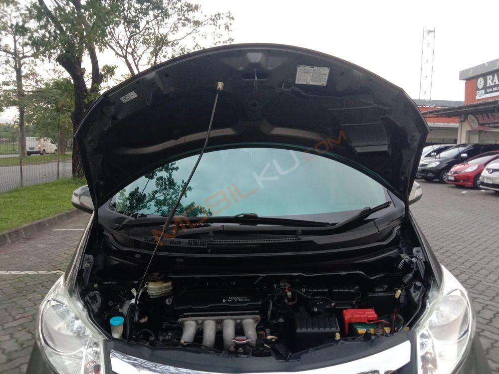 Mobil Honda Freed 2013