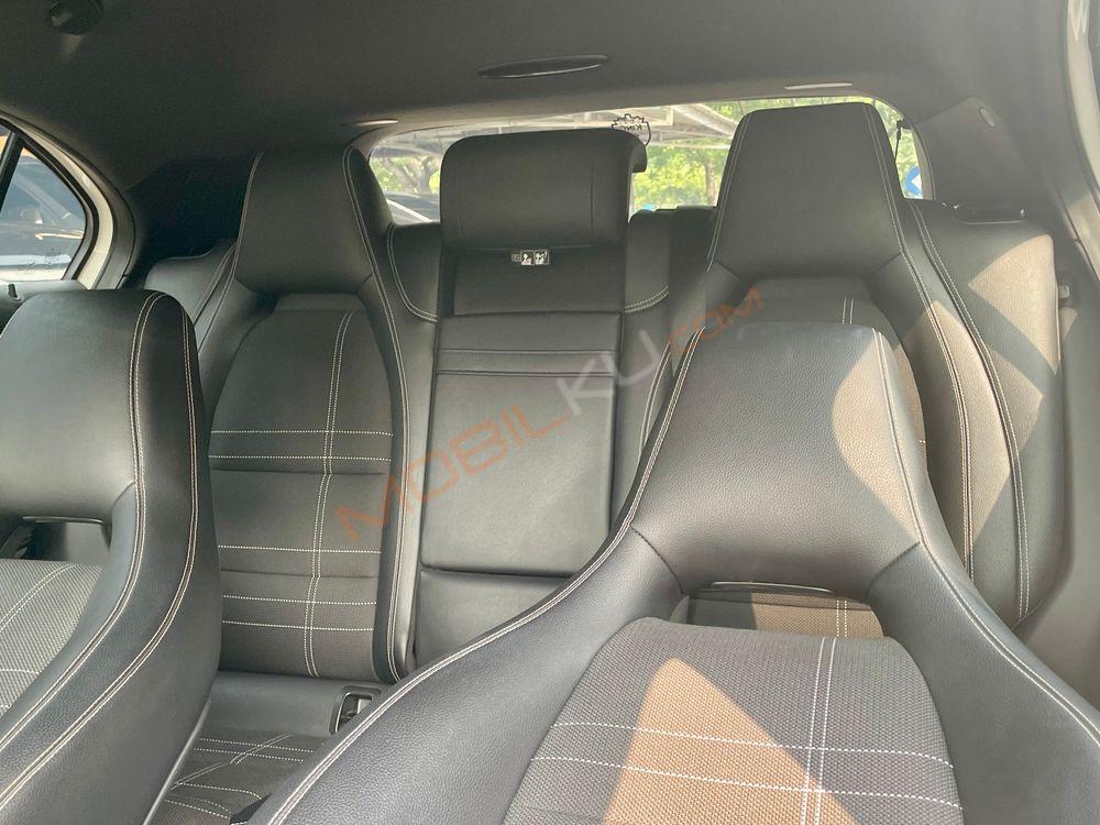 Mobil Mercedes-Benz A-Class 2013