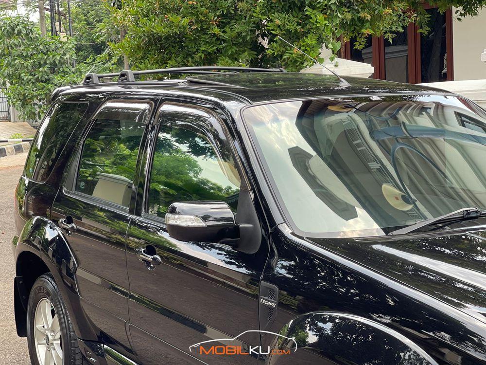 Mobil Ford Escape 2011