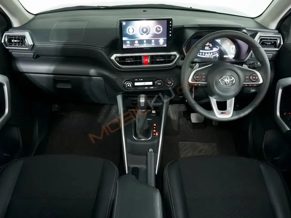 Mobil Toyota Raize 2021