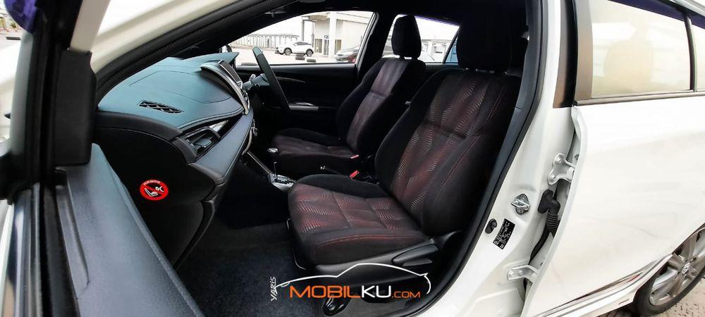 Mobil Toyota Yaris 2015