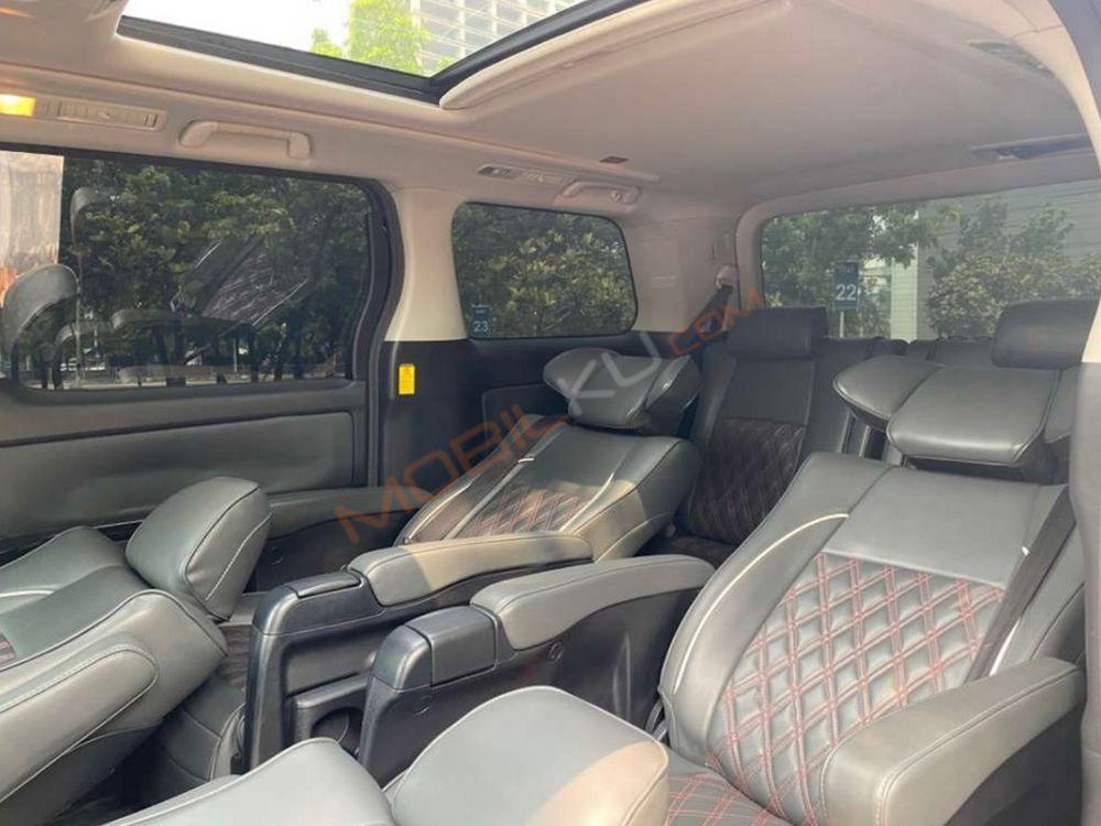 Mobil Toyota Vellfire 2013