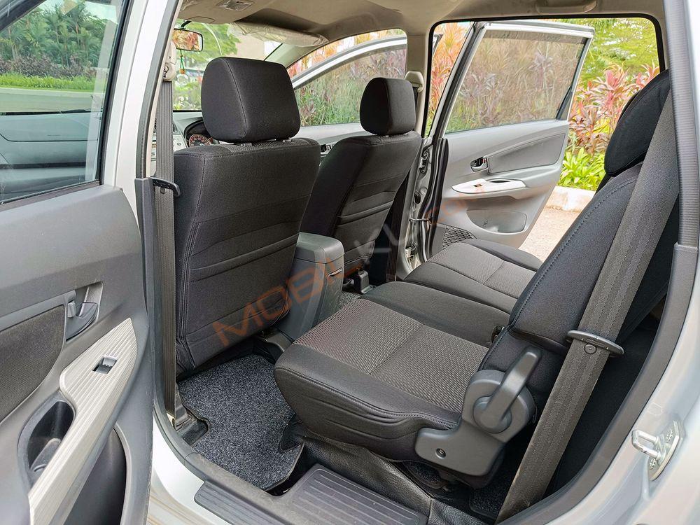 Mobil Toyota Avanza 2013