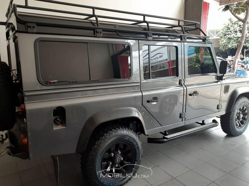 Mobil Land Rover Defender 2014