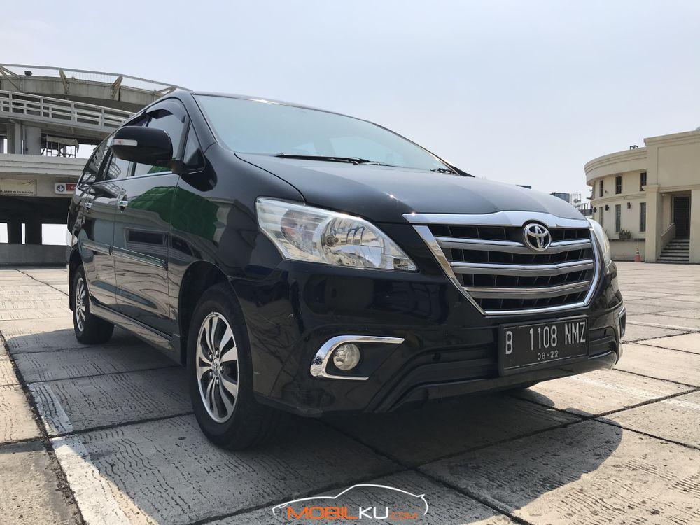 Mobil Toyota Kijang Innova 2015