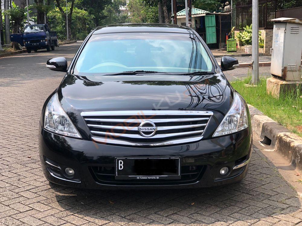 Mobil Nissan Teana 2010