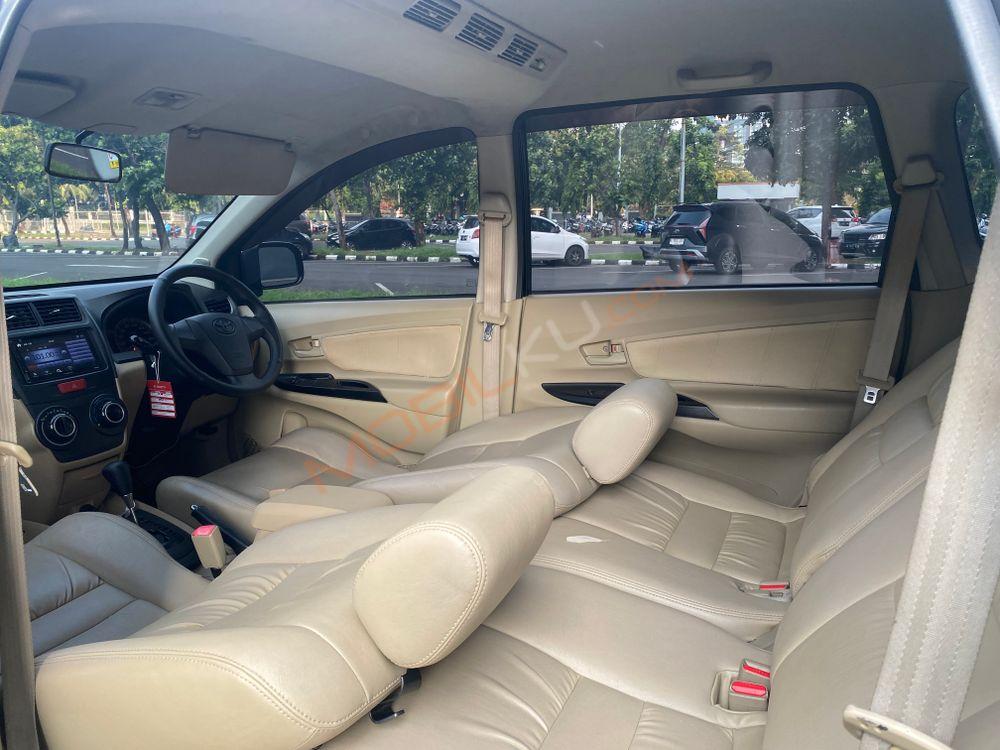 Mobil Toyota Avanza 2014