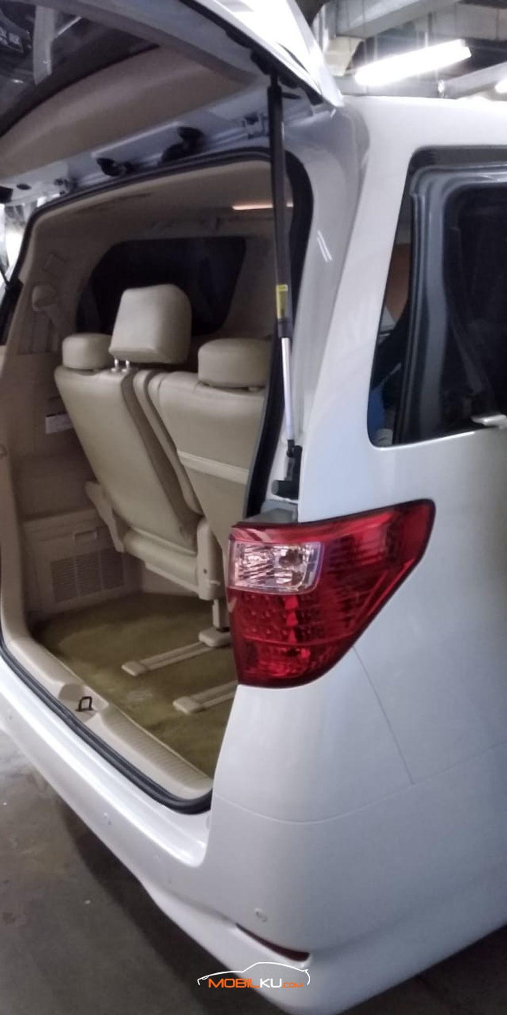 Mobil Toyota Alphard 2014