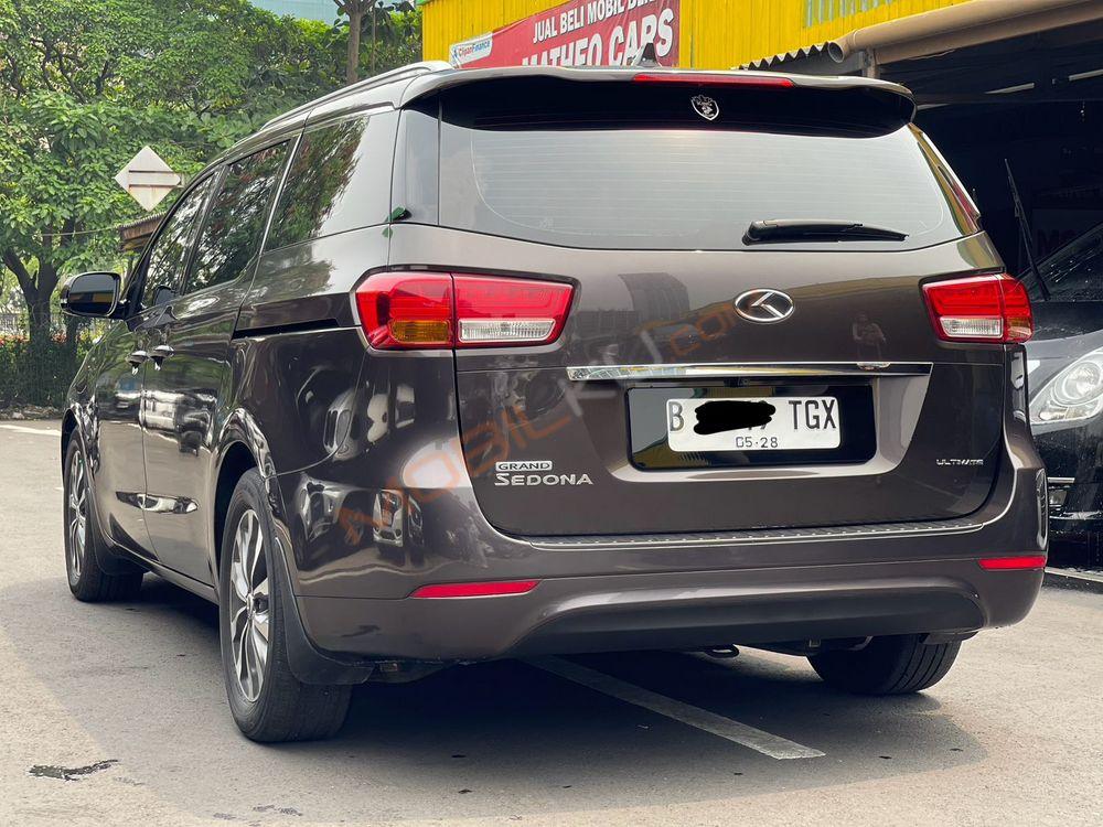 Mobil Kia Sedona 2017