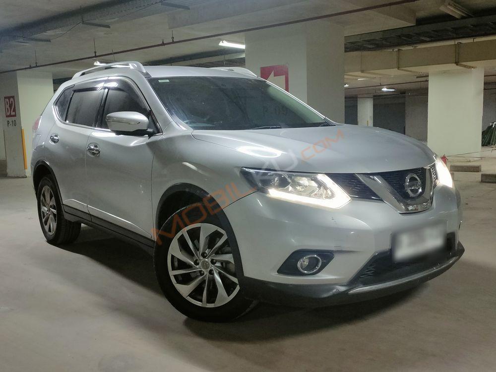 Mobil Nissan X-Trail 2018