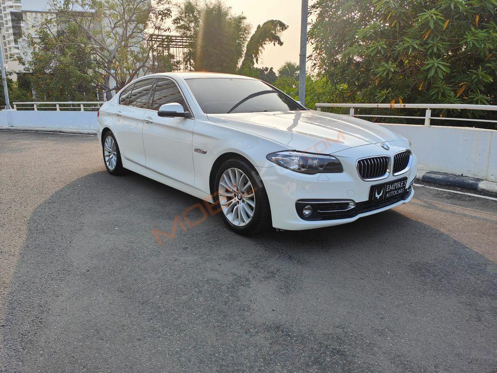 Mobil BMW 5 Series 2015