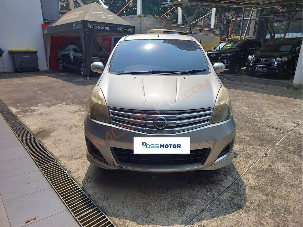 Mobil Nissan Grand Livina 2013