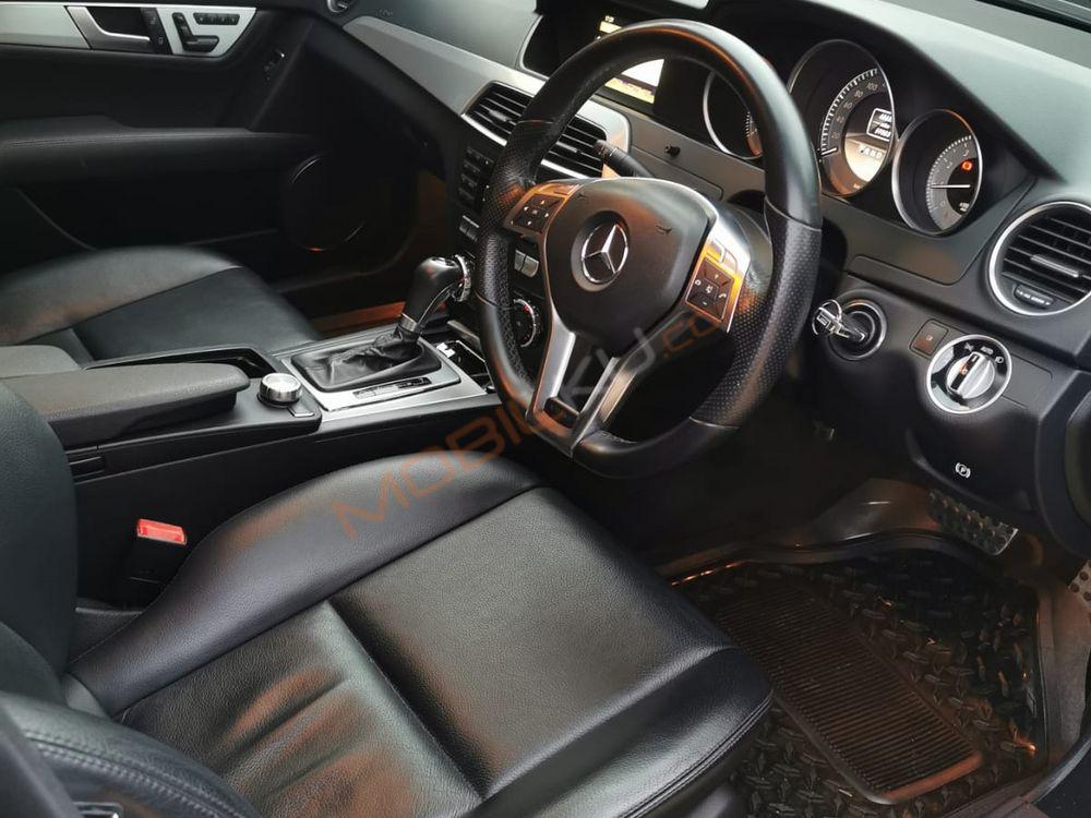 Mobil Mercedes-Benz C-Class 2012
