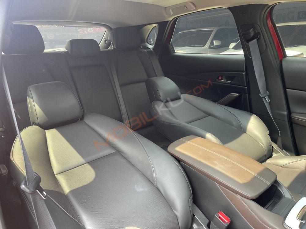 Mobil Mazda CX-30 2023