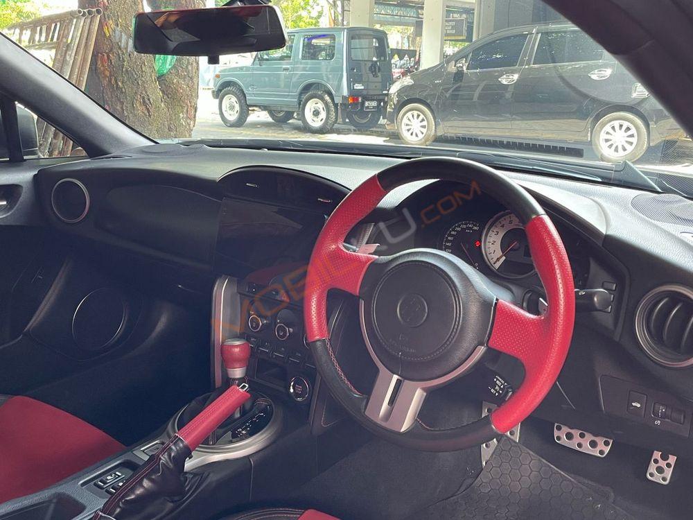 Mobil Toyota 86 2013