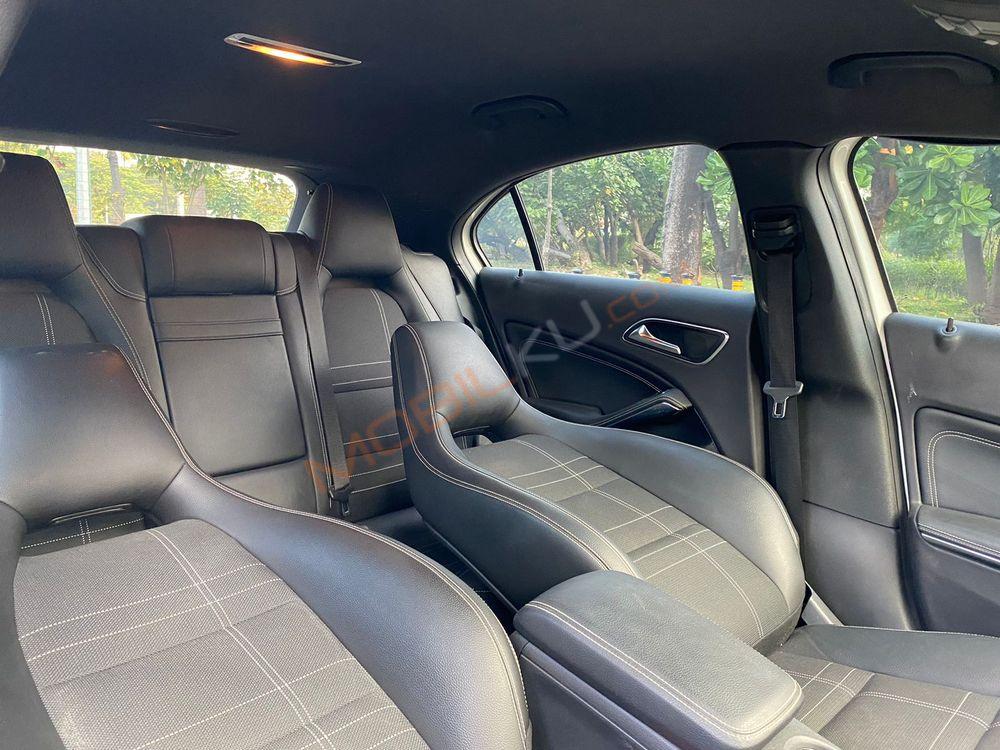 Mobil Mercedes-Benz A-Class 2013