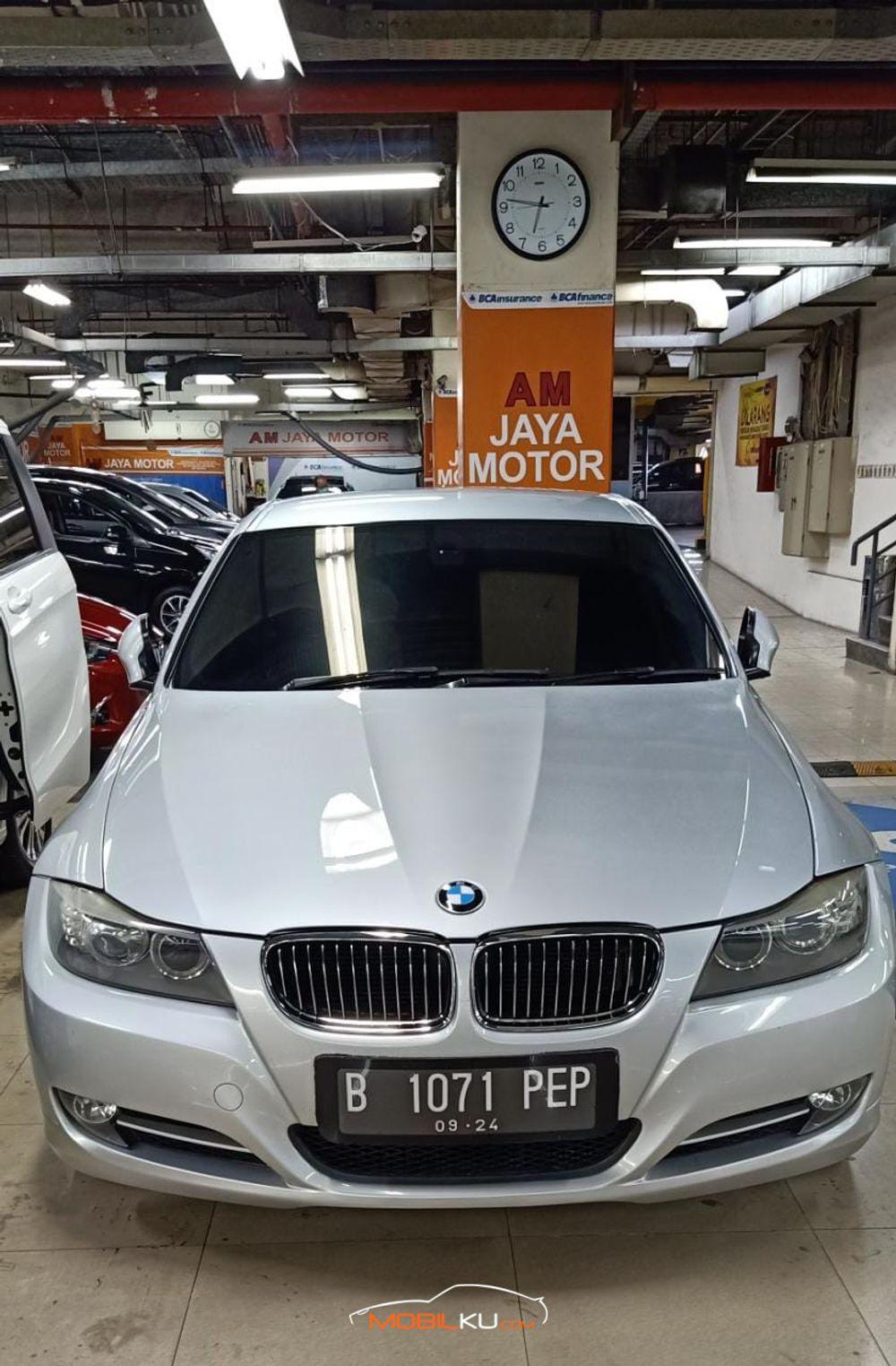 Mobil BMW 3 Series 2012