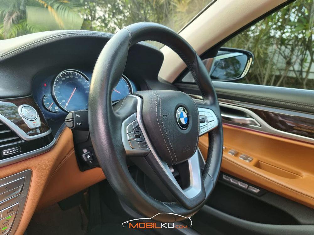 Mobil BMW 7 Series 2016