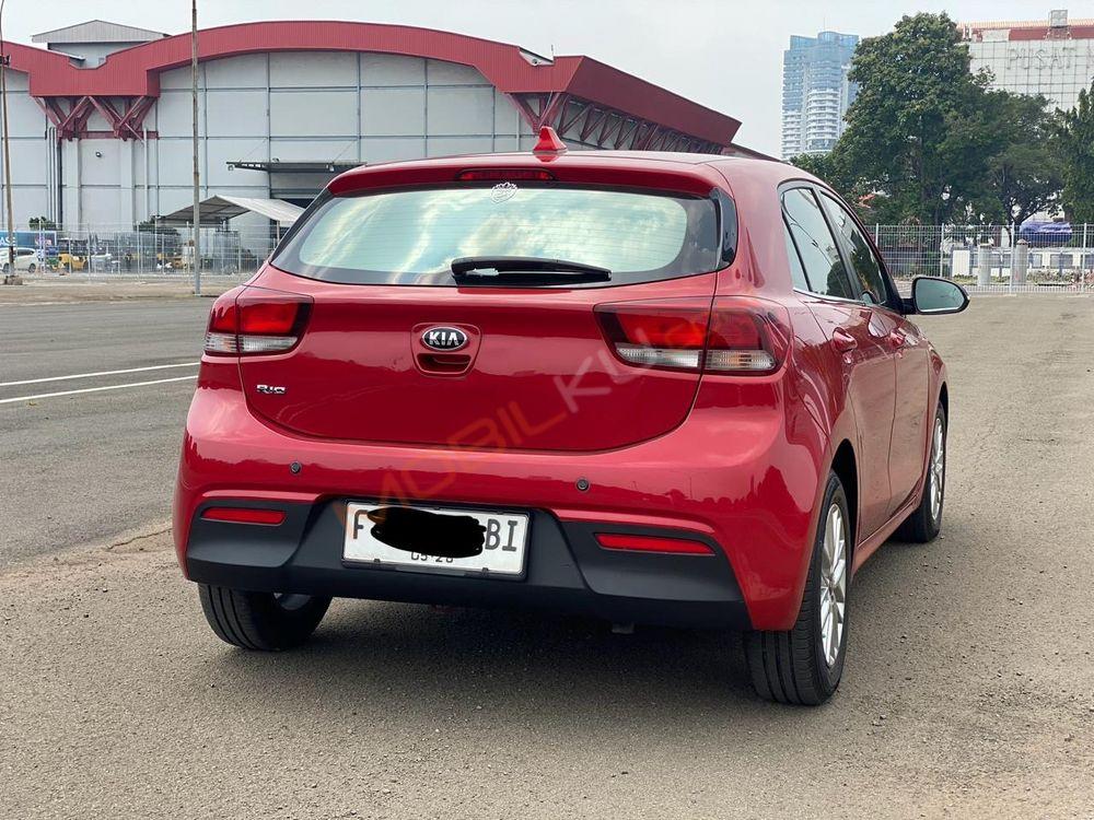 Mobil Kia Rio 2017