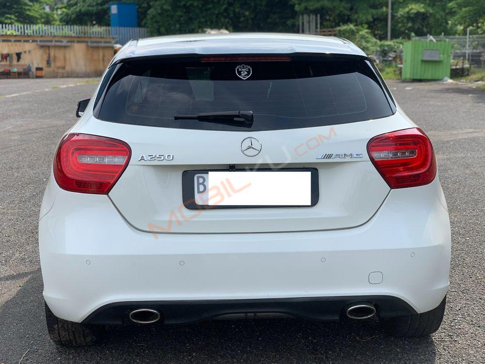 Mobil Mercedes-Benz A-Class 2013