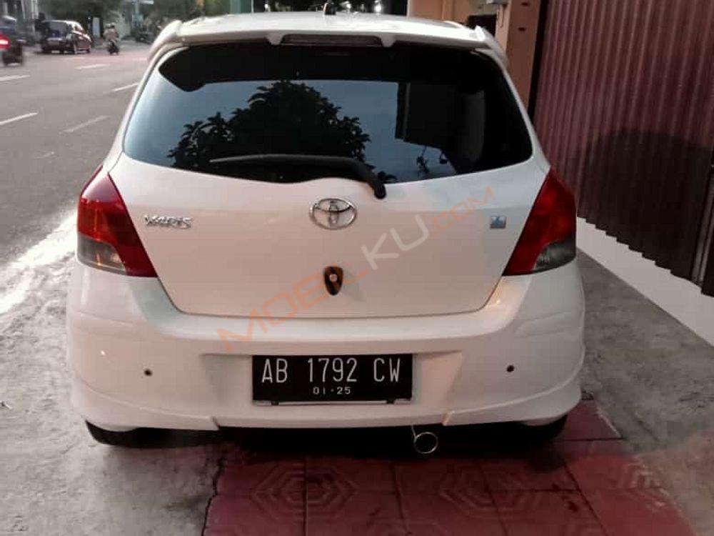 Mobil Toyota Yaris 2009