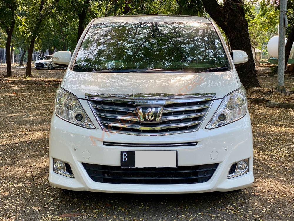 Mobil Toyota Alphard 2012