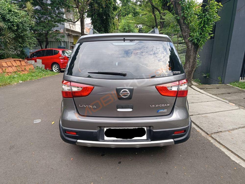 Mobil Nissan Livina 2014