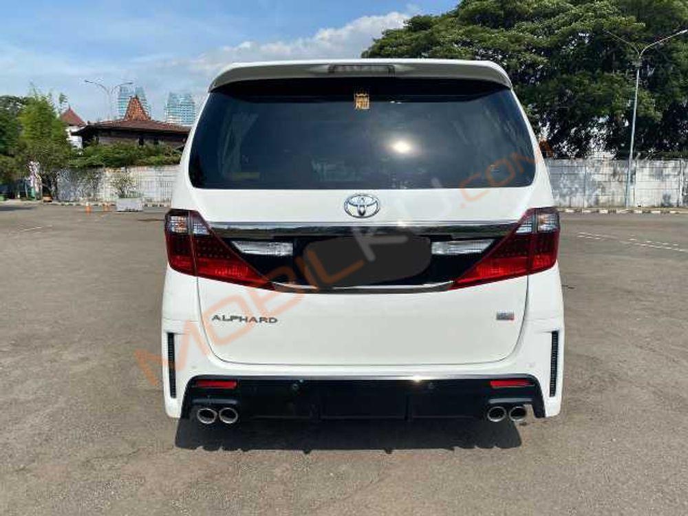 Mobil Toyota Alphard 2013