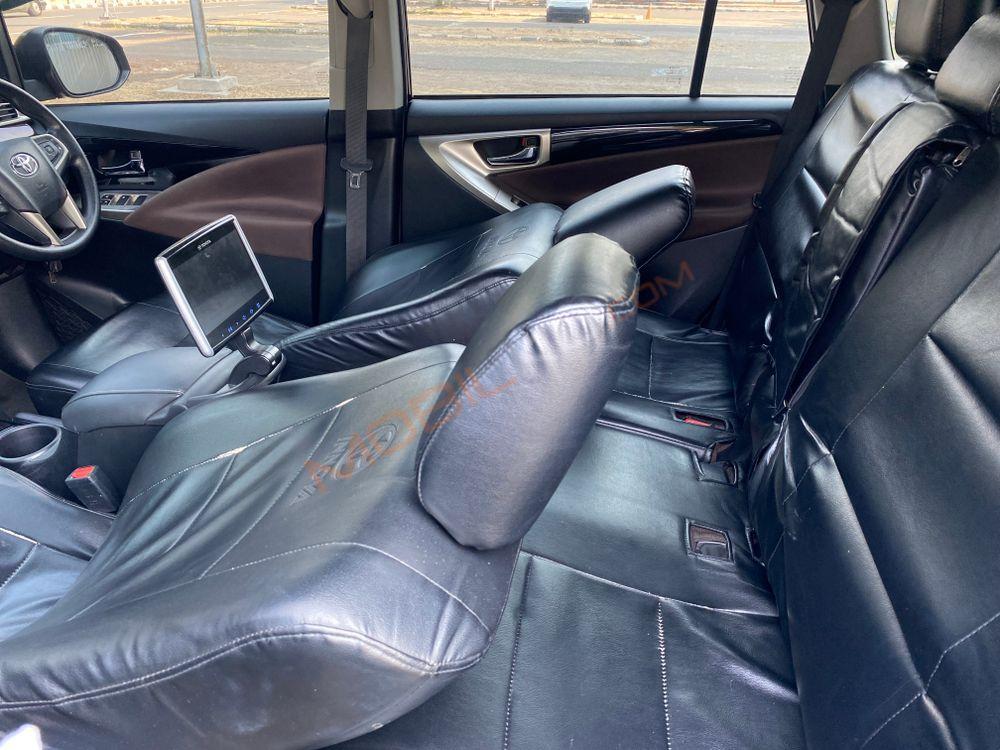 Mobil Toyota Kijang Innova 2021