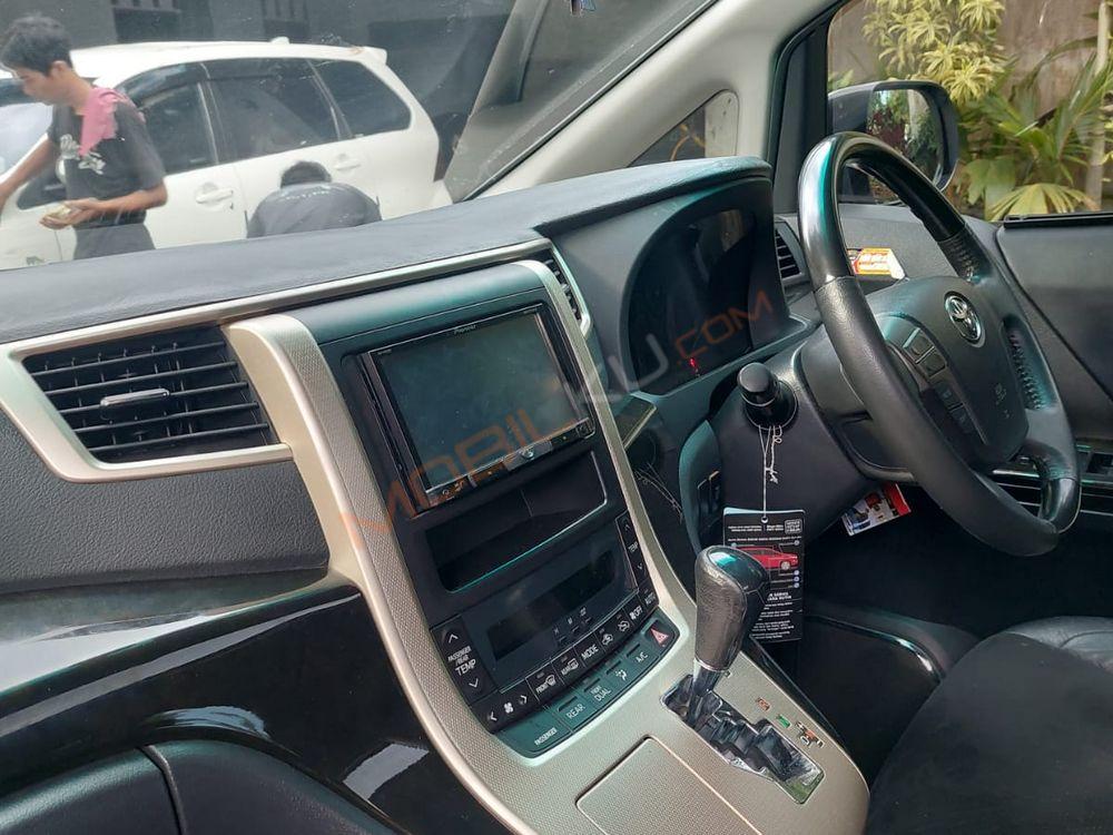 Mobil Toyota Vellfire 2013