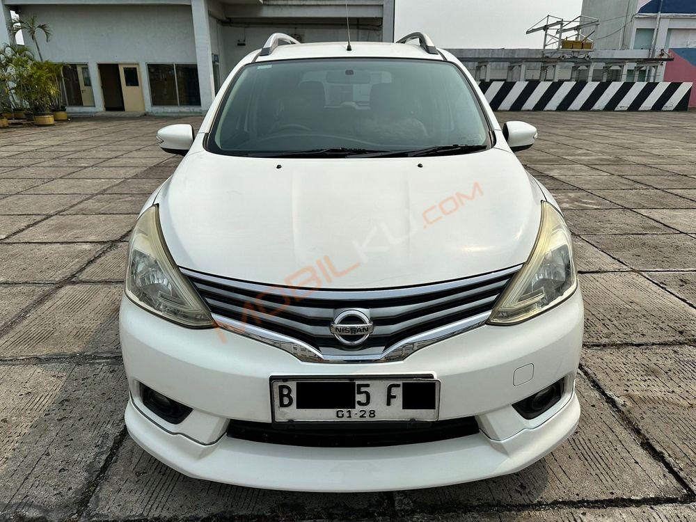 Mobil Nissan Grand Livina 2014