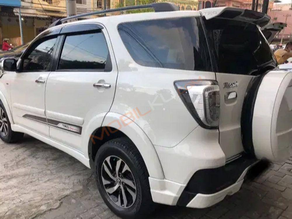 Mobil Toyota Rush 2015