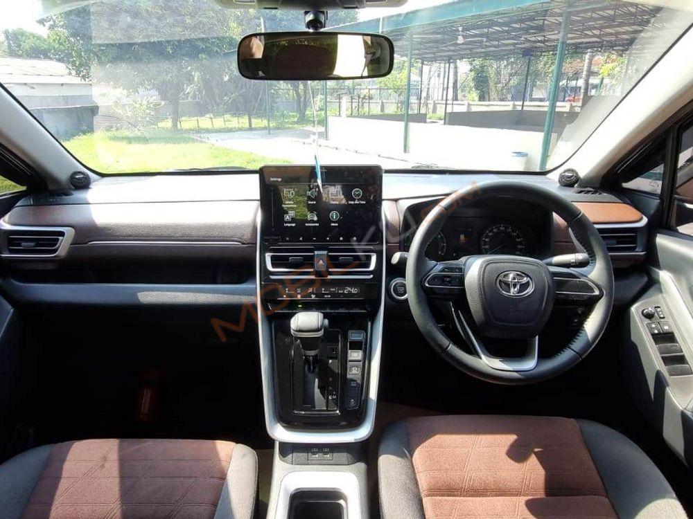 Mobil Toyota Kijang Innova Zenix 2023