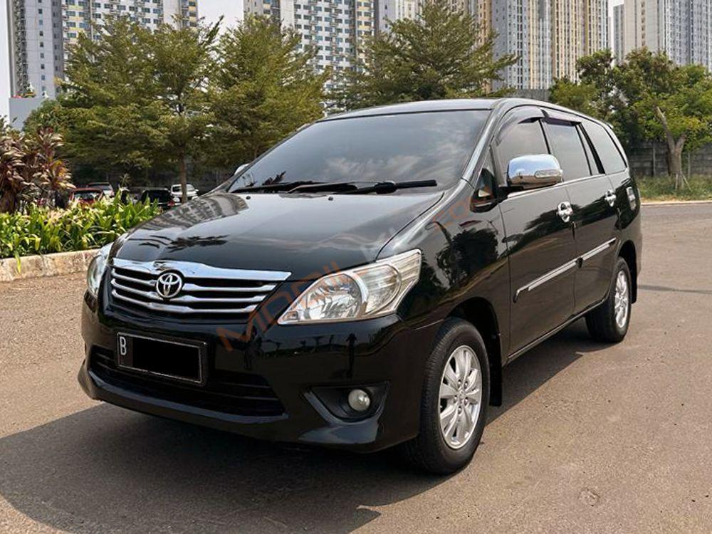 Mobil Toyota Kijang Innova 2012